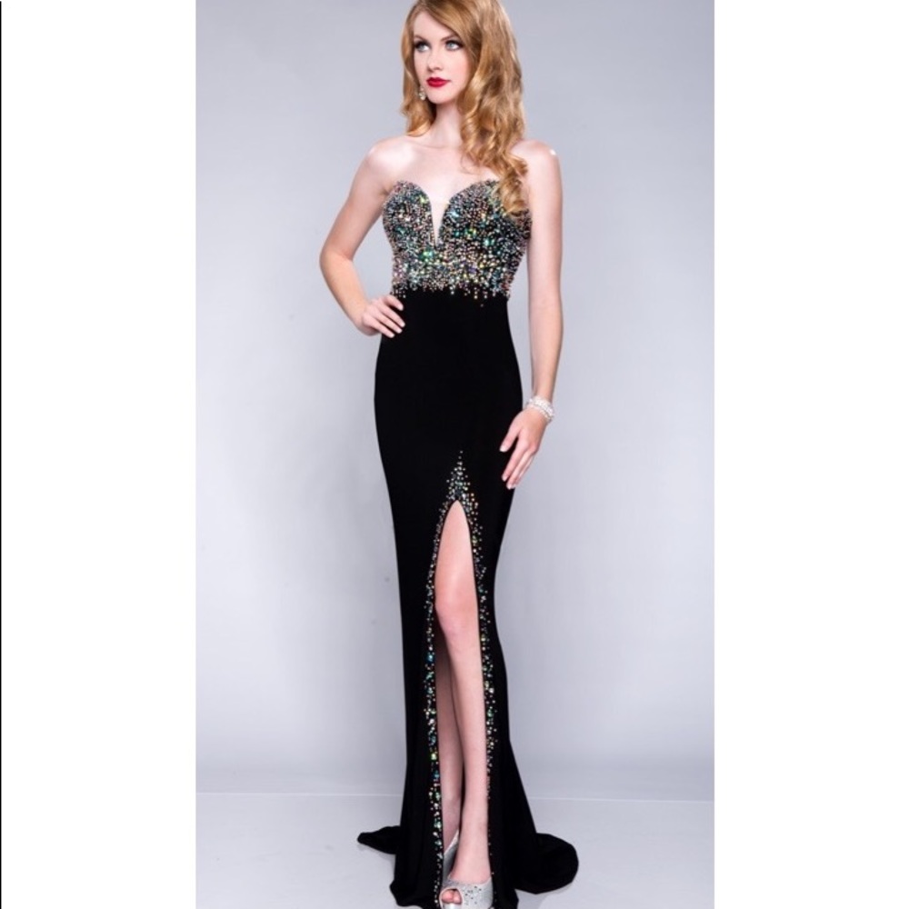 Elegant strapless gown with jewelled bodice